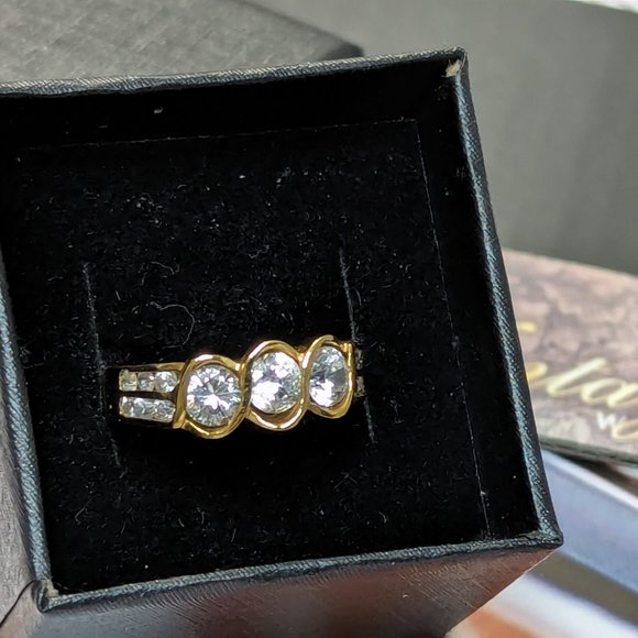 Trilogy Ring 14k hge Vintage PAST PRESENT FUTURE with Sparkle New Old Stock - Picture 1 of 8